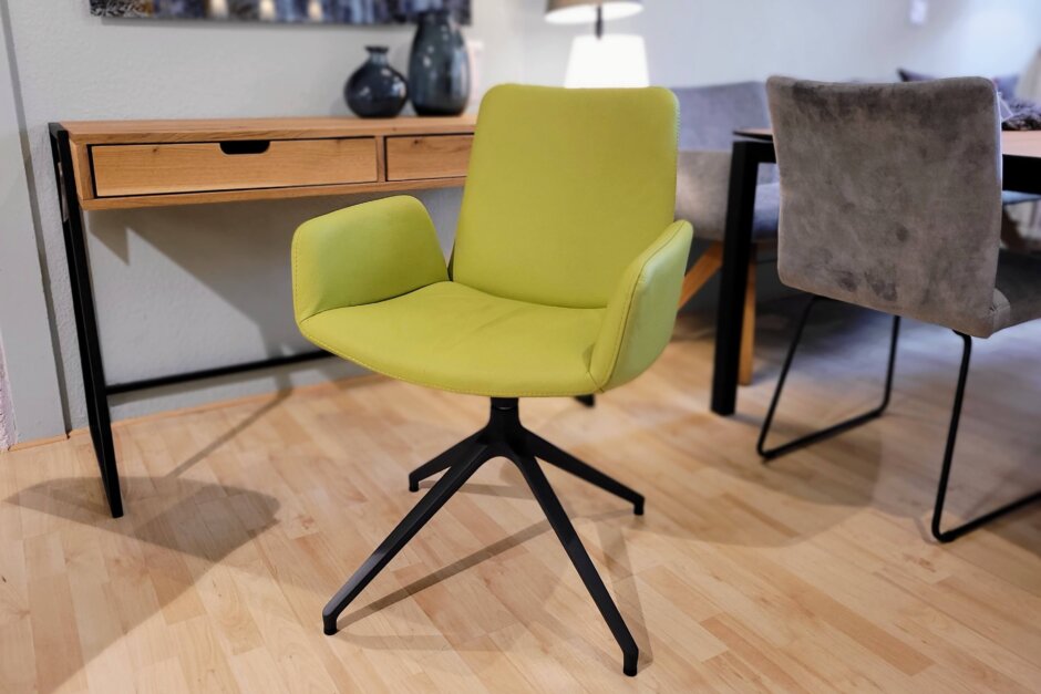 design-stuhl-merlo-armlehnen