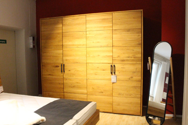 outlet-drehtuerenschrank-quattro-massivholz-berlin-steglitz