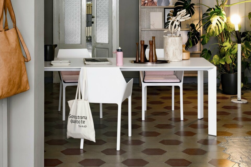Design-Esstisch-Kristalia_Nori-1~2