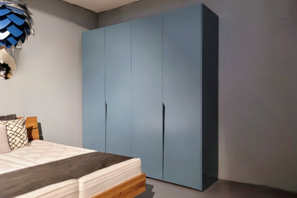 outlet-design-schrank-blade-drehtüren-berlin-steglitz