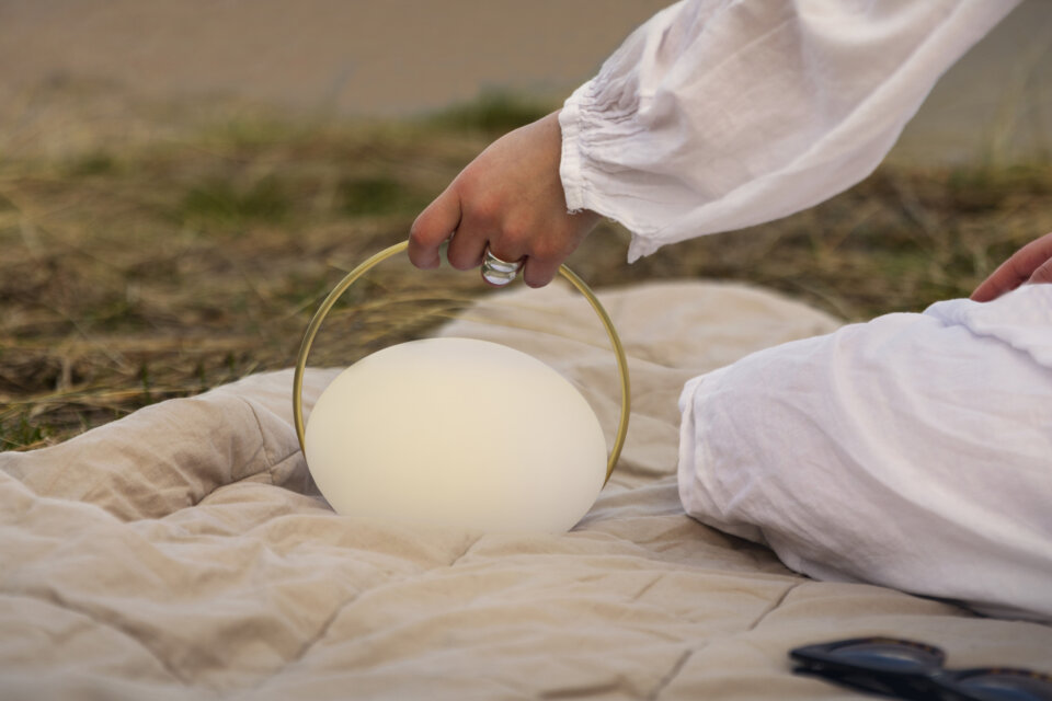 UMAGE-Tischleuchte-Orbit_7