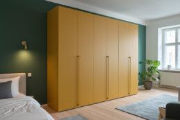 outlet-kleiderschrank-drehtüren-liscia-senf-berlin-steglitz-1